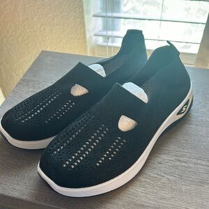 Unbranded knitted shoe.